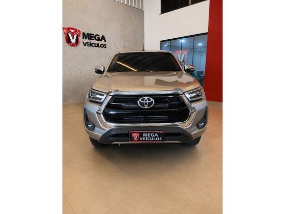 TOYOTA HILUX 2.8 D-4D TURBO DIESEL CD SRV 4X4 AUTOMÁTICO